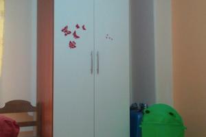 Ampia stanza singola arredata