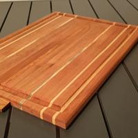 Tagliere fatto a mano in okumè e abete 30x42