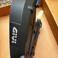 Piastra GiVi M5 e staffe 1111FZ NC750 o NC700