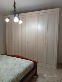 Camera matrimoniale completa stile classico