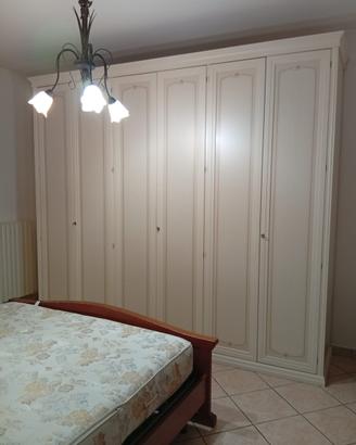 Camera matrimoniale completa stile classico