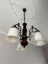 Lampadario in legno e vetro