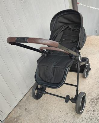 Passeggino fronte strada e mamma