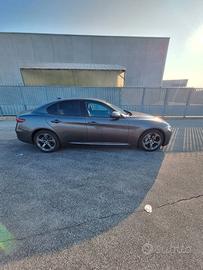Alfa Romeo Giulia  2.2 180 CV