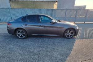 Alfa Romeo Giulia  2.2 180 CV