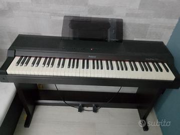 pianoforte Roland 700