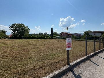 Terreno di 1390 m² a Contigliano