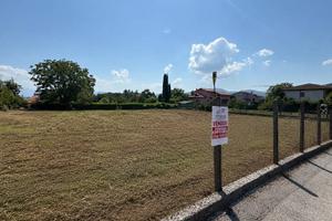 Terreno di 1390 m² a Contigliano
