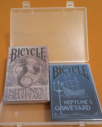 Coppia di mazzi di carte Neptunes Graveyard