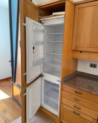 cucina con elettrodomestici inclusi