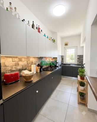 Appartamento di 140 m² con più di 5 locali a Raven