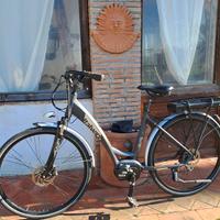 BICI ELETTRICA Stradale 