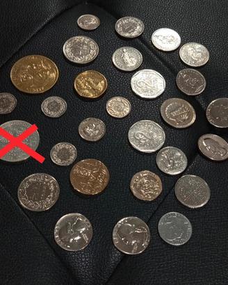 Lotto 27 monete dal mondo pre Euro e commemorative