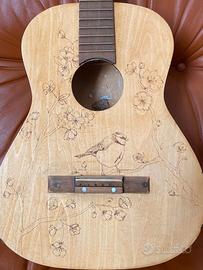 Chitarra classica decorata a mano pirografia