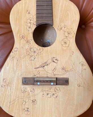 Chitarra classica decorata a mano pirografia