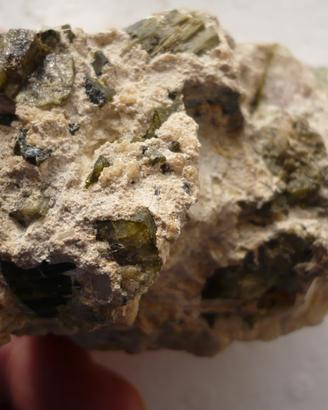 Tormalina verde-rosa su matrice collezione