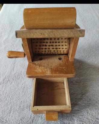 grattugia vintage Lariana 