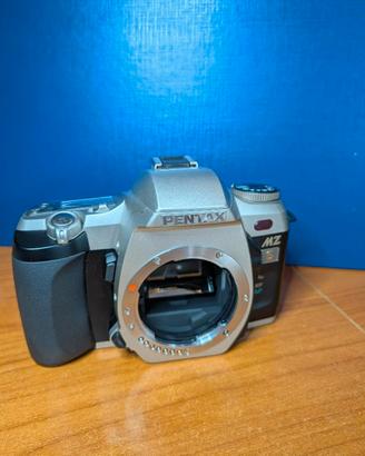 Pentax MZ6 con obbiettivo