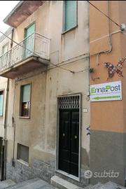 Casa singola Via Abbatiella/ zona P.za San Tommaso
