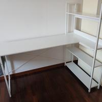 Scrivania angolare con libreria