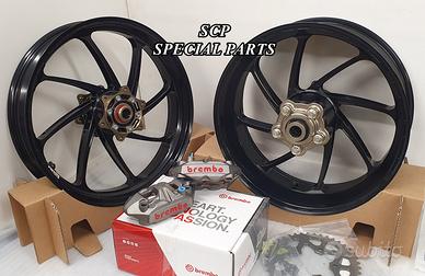 Suzuki gsx r cerchi sbk forgiati e pinze brembo m4