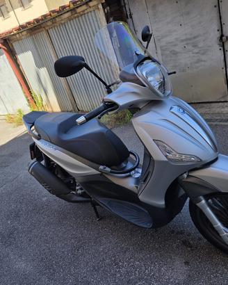 Beverly 300s