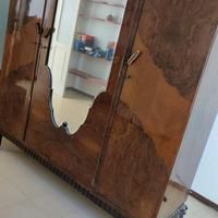 Armadio vintage a tre ante