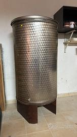 Botte in acciaio per vino