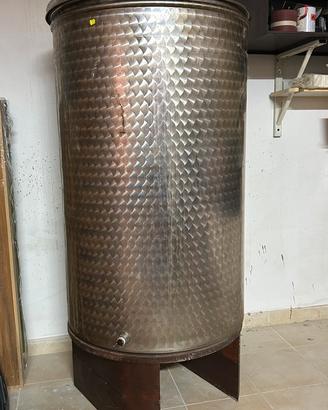 Botte in acciaio per vino