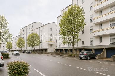 AMPIO 4 LOCALI CON TERRAZZO