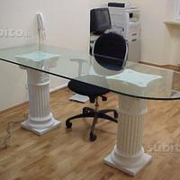 Tavolo moderno con cristallo