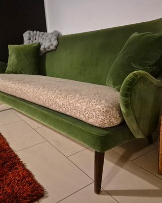 divano  3 posti con 2 cuscini 