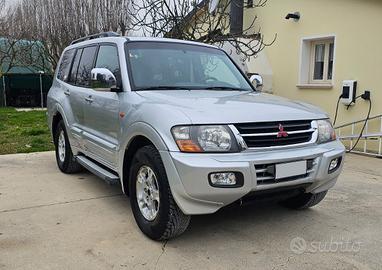 Mitsubishi Pajero Autocarro