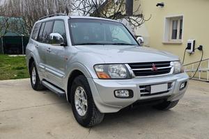 Mitsubishi Pajero Autocarro