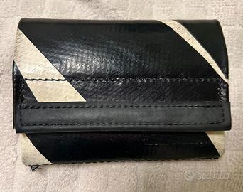 Portafogli Freitag modello F 50 E.T. nero e bianco