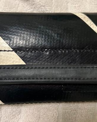 Portafogli Freitag modello F 50 E.T. nero e bianco