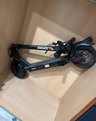 Monopatino ducati pro Non funziona