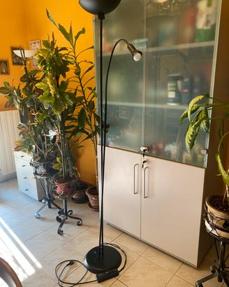 Lampada con piantana  a due luci