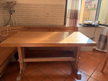 Panca e tavolo in legno
Tavolo
