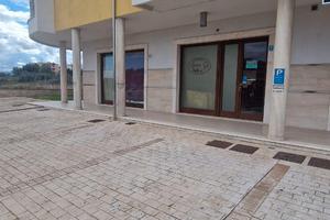 Locale commerciale ampio