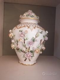 Vaso in porcellana di Capodimonte 