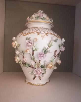 Vaso in porcellana di Capodimonte 