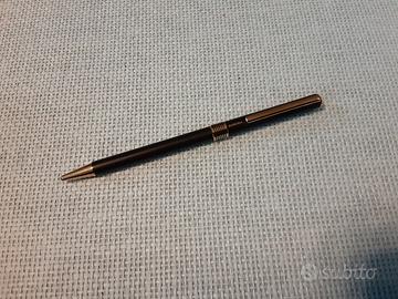 Penna a stilo Aurora oro e nera