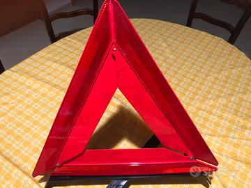 Triangolo per auto in sosta d’emergenza