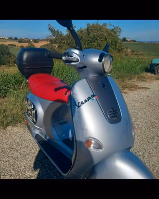 Vespa et4 125