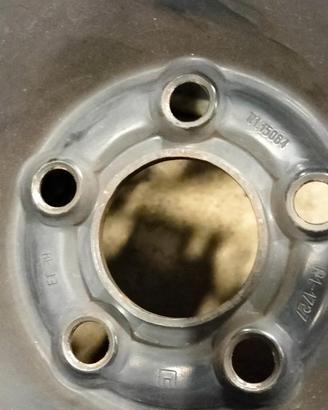 Cerchi in ferro con pneumatici 15''