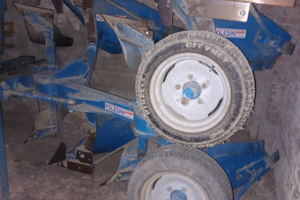 Aratro bivomere voltaorecchio