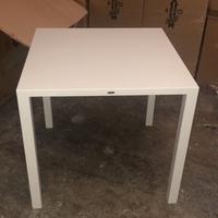 1 Tavolo modello Nova Emu 80x80cm bianco