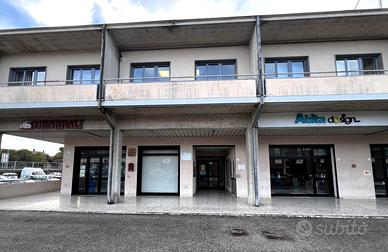 Ufficio completamente attrezzato a corridonia (mc)