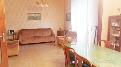 Leopardi, 5 vani e box, luminosissimo e signorile